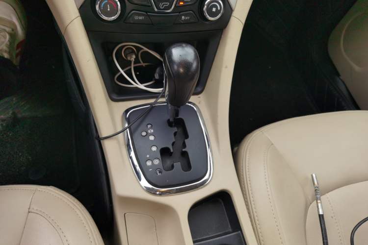 Used Chery Arrizo 7 2013 1.6L CVT Zhixiang Edition Gear Lever