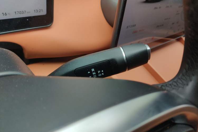 Used Leapmotor C16 2024 Range-Extended 200 Luxury Edition Gear Lever