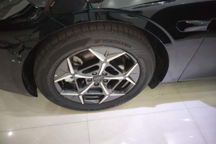 Used Lynk & Co 10 EM-P 2025 Model 120 Four-Wheel Drive Ultra Left Front Wheel Hub