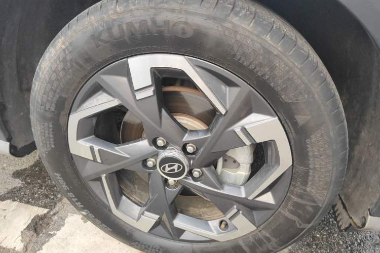 Used Hyundai ix35 2023 Musso 2.0L Deluxe Edition DLX Right Front Wheel Hub