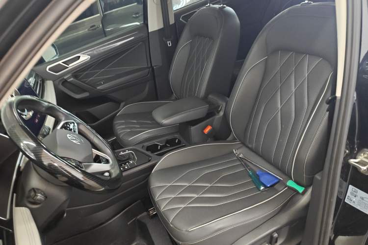 Used Volkswagen Tiguan L 2023 Restyled 330TSI Automatic Two-Wheel Drive R-Line Enhanced Comfort Version
