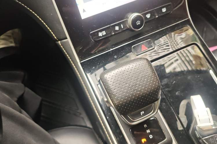 Used Roewe i6 MAX New Energy 2020 1.5T PHEV Cool & Stylish Skyroof Edition Gear Lever