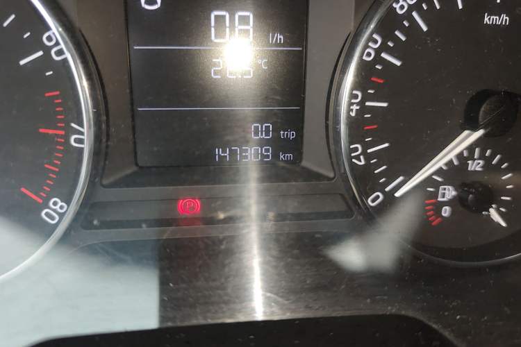 Used Skoda Octavia 2017 1.6L Manual Trend Edition Odometer Close Up