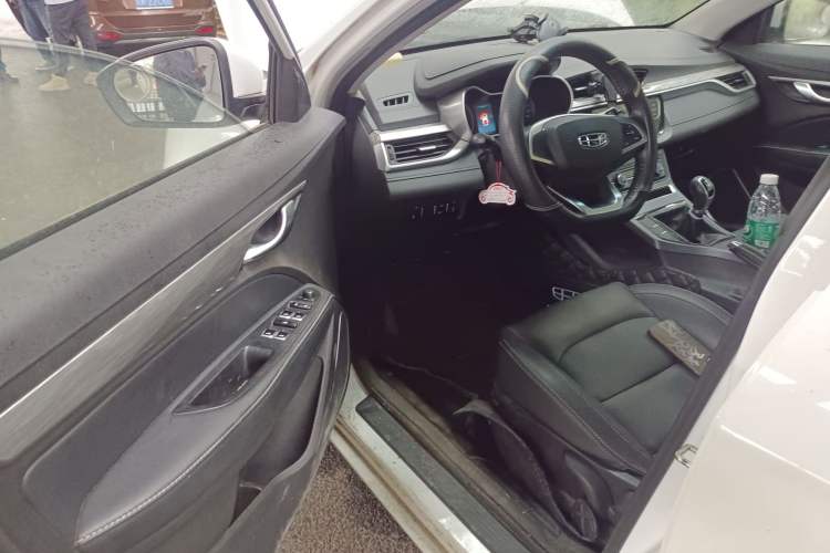 Used Geely Auto Emgrand 2019 Leading Edition 1.5L Manual Luxury Model China VI Standard
