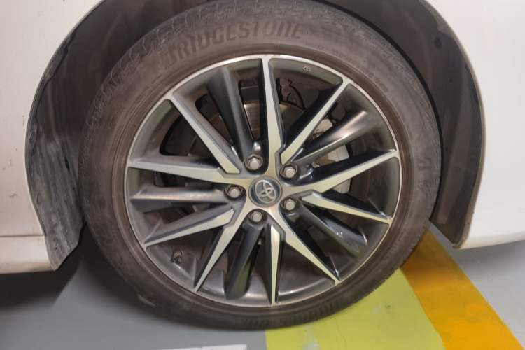 Used Toyota Camry 2021 2.5G Luxury Edition Right Front Wheel Hub