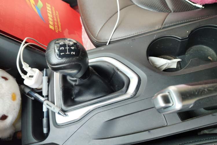 Used GAC Trumpchi GS4 2016 235T Manual Luxury Edition Gear Lever