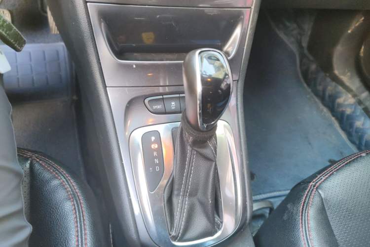 Used Buick Verano 2016 Hatchback 15S Automatic Ambition Model Gear Lever
