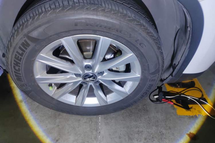 Used Volkswagen Tiguan 2016 280TSI Automatic Two-Wheel Drive Silk Road Comfort Edition Right Front Wheel Hub