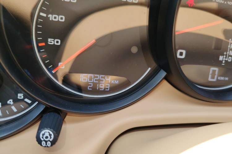 Used Porsche Panamera 2014 Panamera 3.0T Odometer Close Up