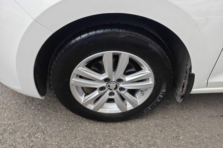 Used Skoda Rapid 2018 1.6L Manual Standard Edition Left Front Wheel Hub