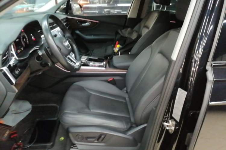 Used Audi Q7 2021 55 TFSI quattro S line Sport model
