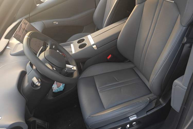 Used Xiaomi Auto YU7 2025 Ultra-Long Range Rear-Wheel Drive Version Left Front Seat