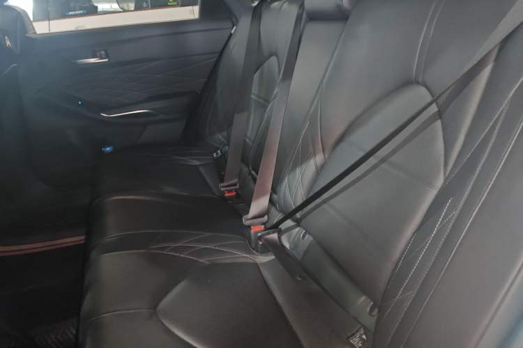 Used Toyota Avalon 2019 Dual-Engine 2.5L XLE Prestige Version China VI Standard Left Rear Seat