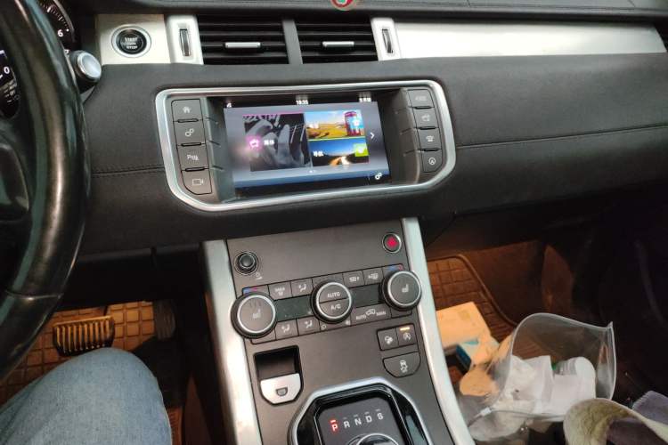 Used Land Rover Range Evoque 2017 2.0T SE Smart Glow Edition Audio And AC Panel