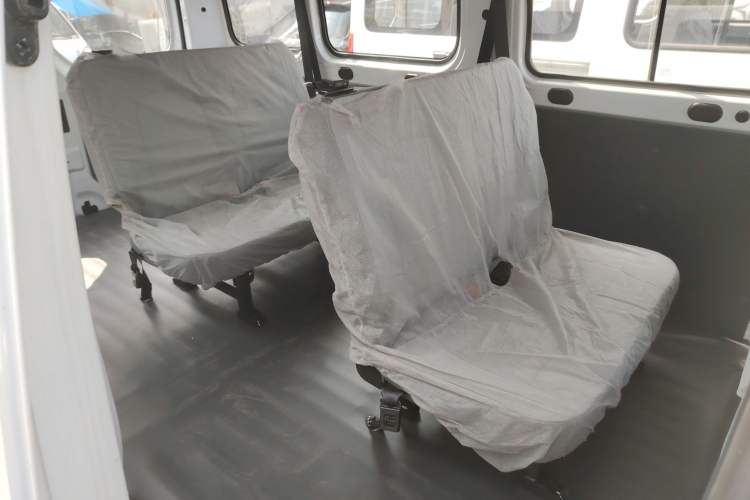 Used Wuling Yangguang 2024 300KM Comfort Version Passenger Van 75kW