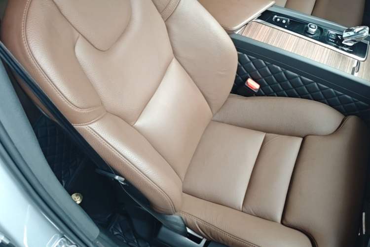 Used Volvo XC60 2023 B5 4x4 Smart Luxury Edition