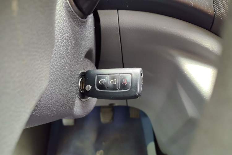 Used Foton Toano 2020 2.5T Manual Transmission Tongtu Long Wheelbase Mid-Roof 3-Seat 4J25TC3 Vehicle Key