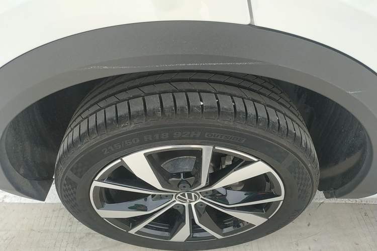 Used Volkswagen T-ROC 2023 300TSI DSG Two-Wheel-Drive Chen Guang Edition Right Rear Wheel Hub