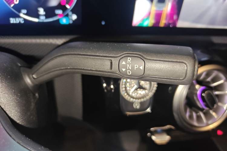Used Mercedes-Benz A-Class 2024 Updated A 200 L Fashion Version Gear Lever