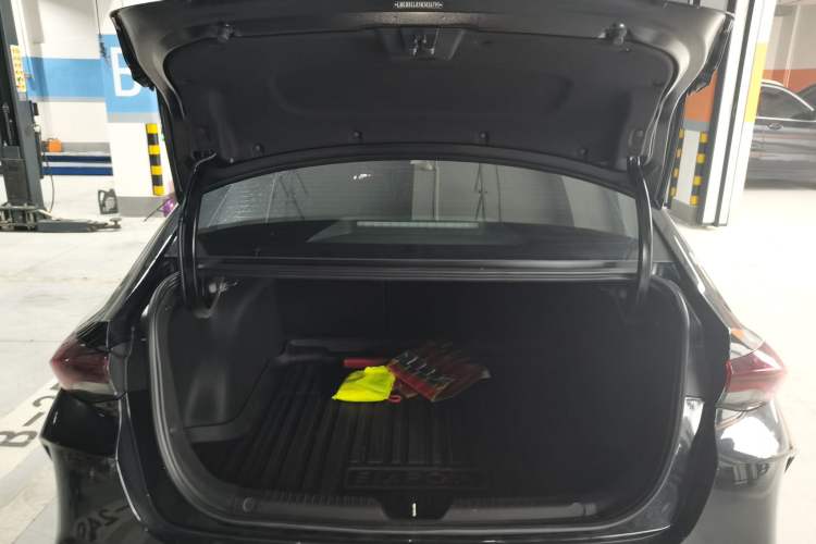 Used GAC Trumpchi EMPOW 2021 270T DCT J16 Version Trunk