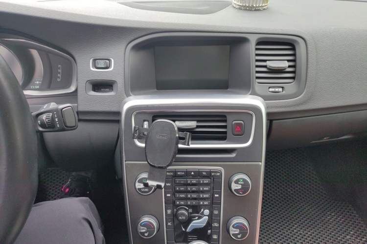 Used Volvo S60 2014 S60L T5 Intelligent Drive Edition Audio And AC Panel