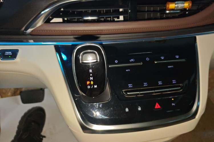 Used Buick GL8 2021 Land Cruiser Executive Class 652T Luxury Model Gear Lever