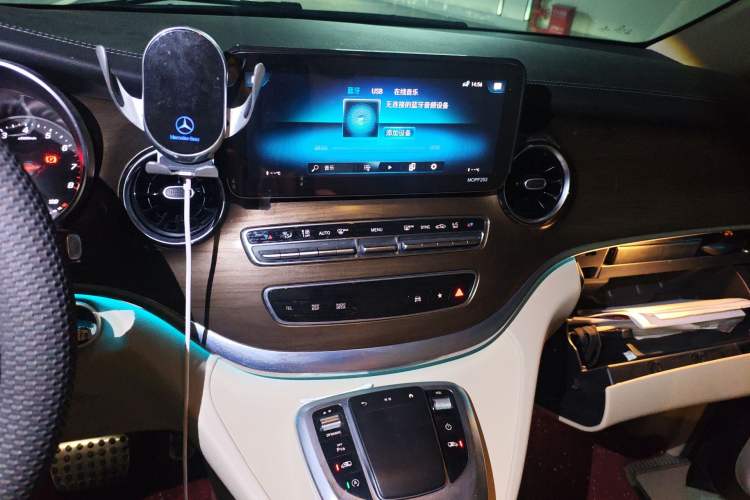 Used Mercedes-Benz V-Class 2021 V 260 Prestige Edition Audio And AC Panel