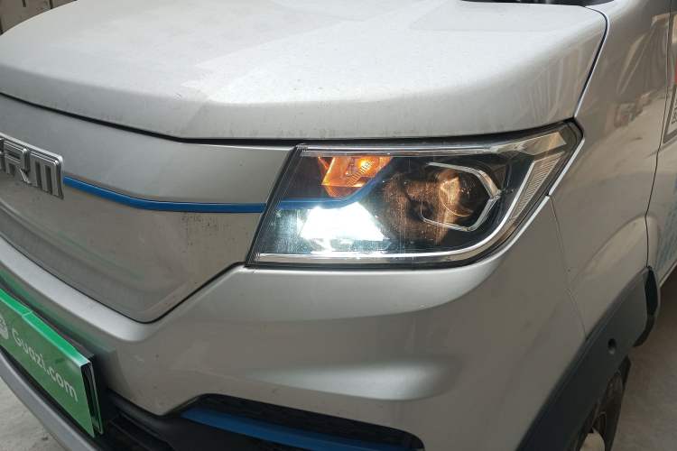 Used SRM New Energy T5L EV 2023 Standard Model 3.8-meter Cargo Box Flatbed Truck 55.7 kWh Left Front Headlight