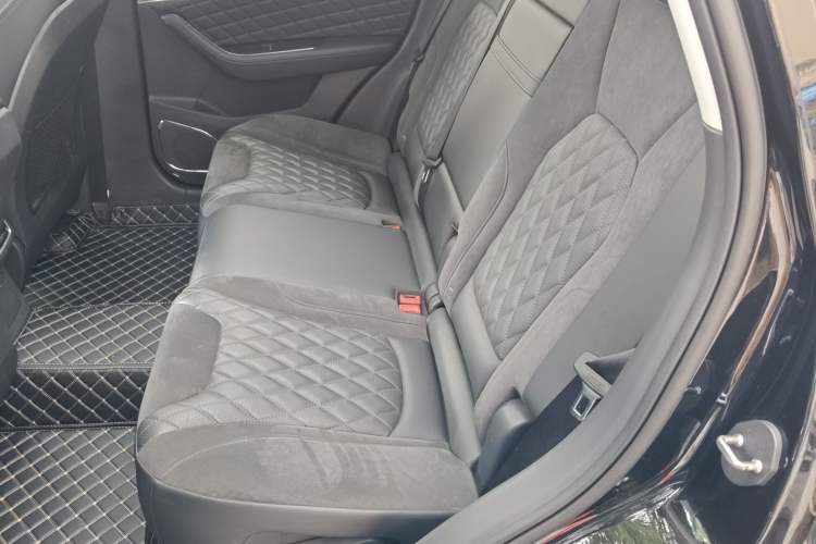 Used Hongqi HS5 2022 2.0T Smart Connect Flagship All-Wheel-Drive Version Left Rear Seat