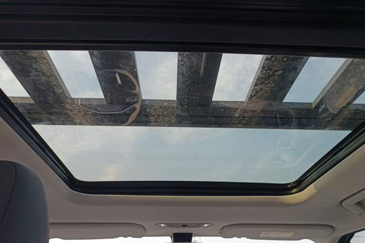 Used iCAR 03 2024 401km Two-Wheel Drive Standard Advanced Version Headliner