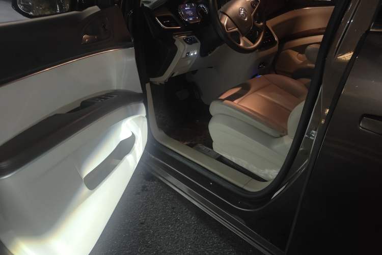 Used Buick GL8 2021 Land Cruiser Executive Class 652T Comfort Model
