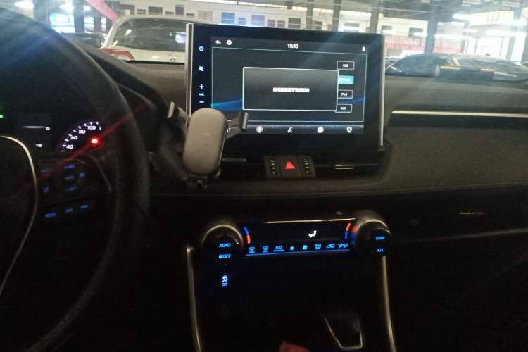 Used Toyota Wildlander 2022 Dual-Engine 2.5L E-CVT Two-Wheel Drive Luxury PLUS Edition Center Console