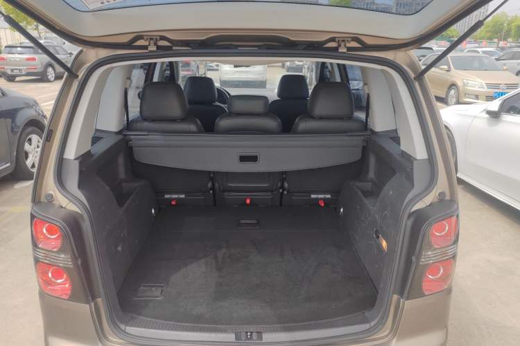 Used Volkswagen Touran 2015 1.4T DSG Comfort Edition 5 Seats Trunk