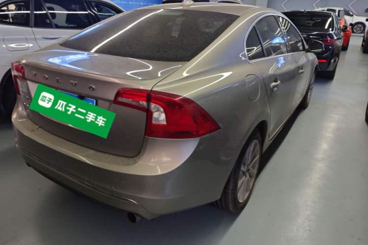 Used Volvo S60 2015 S60L 2.0T Zhiyuan Edition
