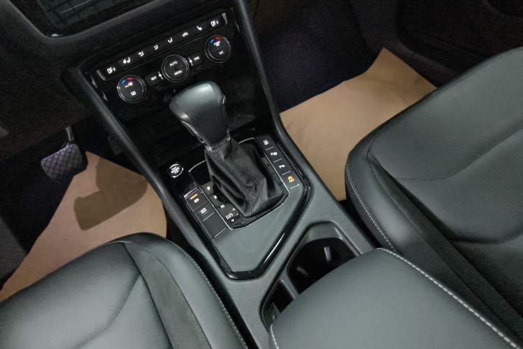 Used Volkswagen Tiguan L 2020 330TSI Automatic Two-Wheel Drive Smart Luxury Edition China VI Standard Gear Lever