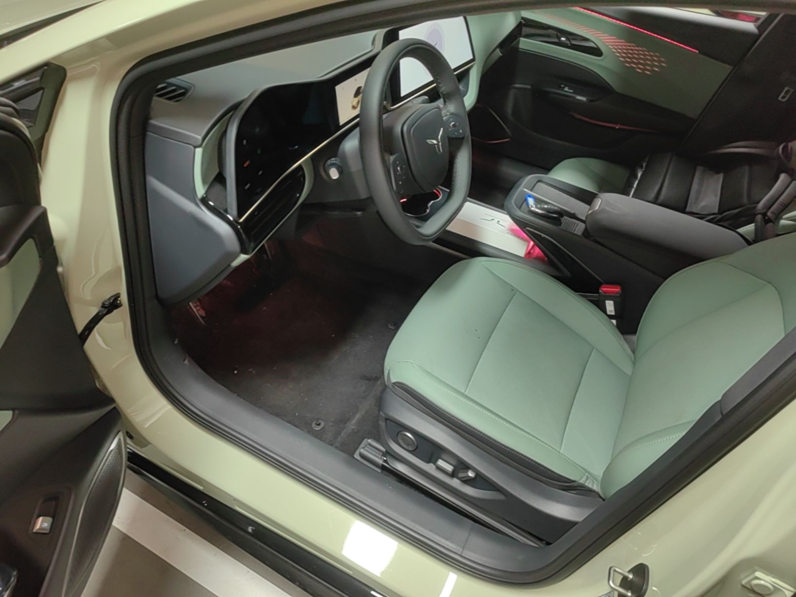 Hongqi EH7 2025 690 Smart Selection Edition — снимка 18