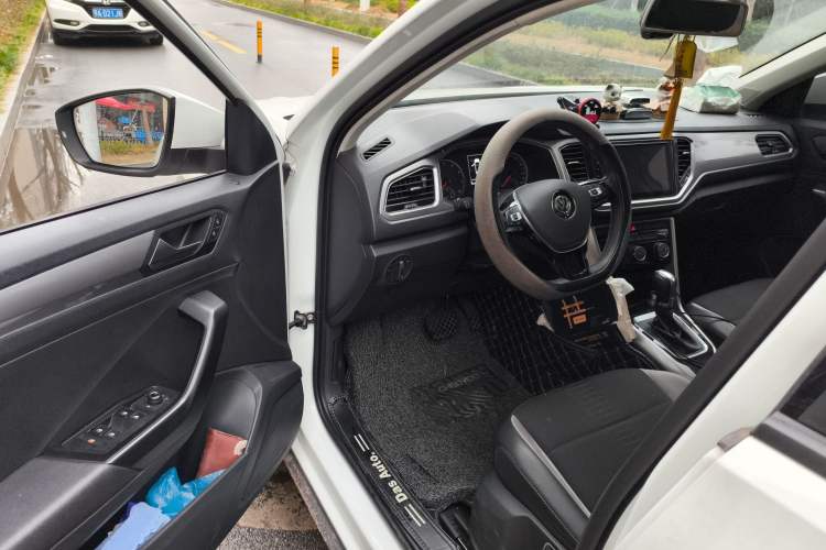 Used Volkswagen T-ROC 2018 230TSI DSG Two-Wheel Drive Advanced Version China V Standard
