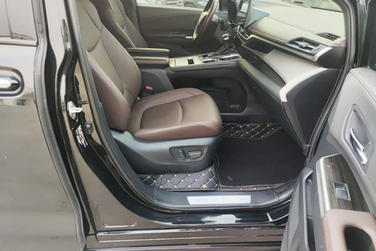 Used Toyota Granvia 2023 2.5L Hybrid Flagship VIP Edition