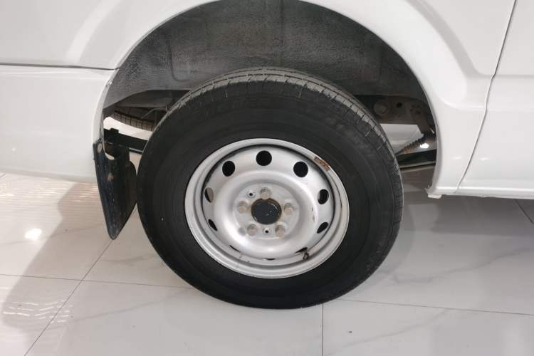 Used SAIC MAXUS Xintu V80 2018 2.5T AMT Aoyuntong Long Wheelbase Mid-Roof 7/10-Seater Right Rear Wheel Hub