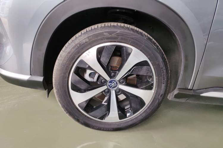 Used BYD Song PLUS New Energy 2021 DM-i 110KM Flagship Model Left Front Wheel Hub