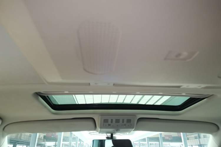 Used Volkswagen Multivan 2012 2.0 TSI Two-Wheel-Drive Luxury Edition