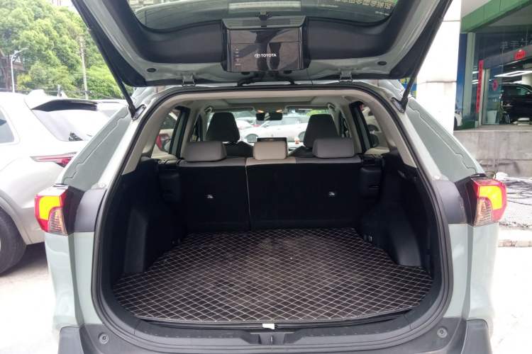 Used Toyota RAV4 2020 2.0L CVT Four-Wheel Drive Prestige Edition Trunk