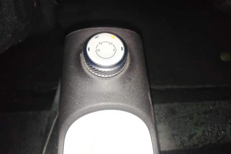 Used Wuling Hongguang MINIEV 2022 GAMEBOY 300km Enthusiast Model with Lithium Iron Phosphate Gear Lever