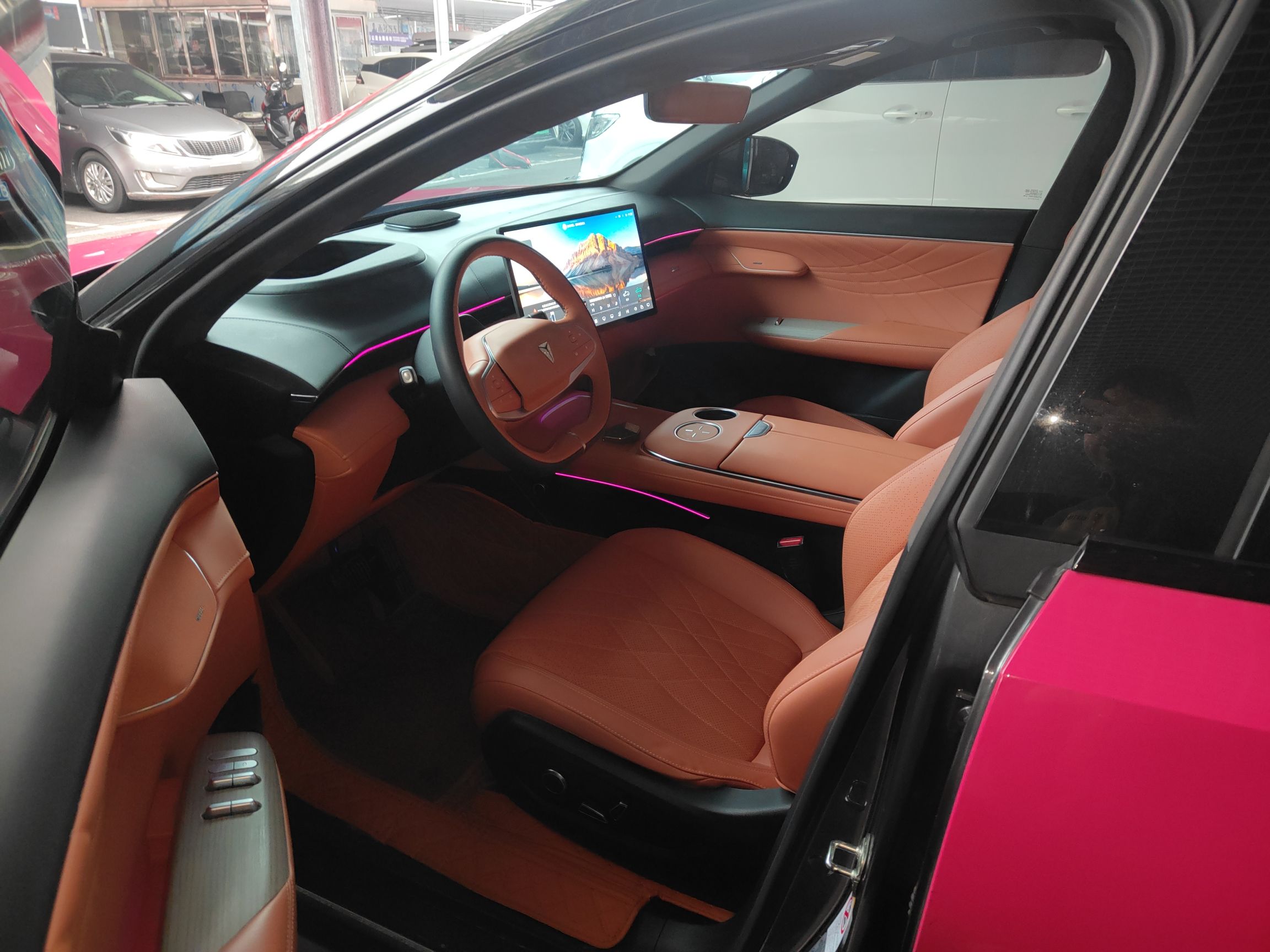 المقاعد الأمامية داخل السيارة