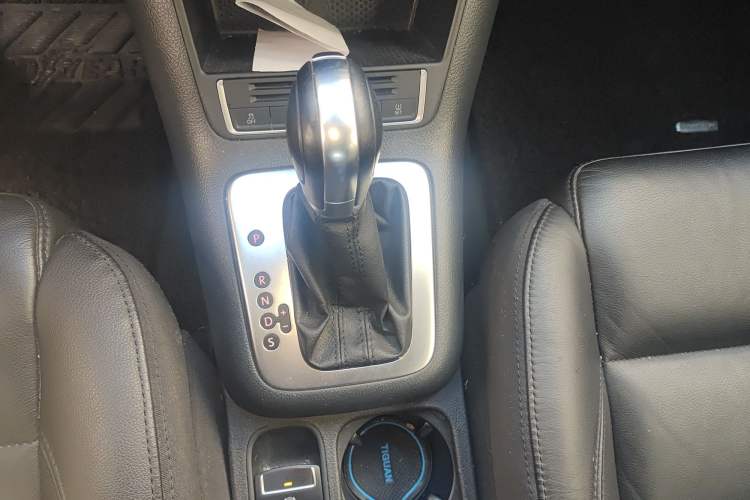 Used Volkswagen Tiguan 2015 1.8TSI Automatic Two-Wheel Drive Comfort Edition Gear Lever