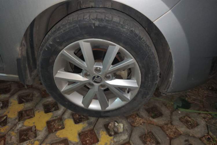 Used Skoda Rapid 2015 1.6L Automatic Smart Selection Model