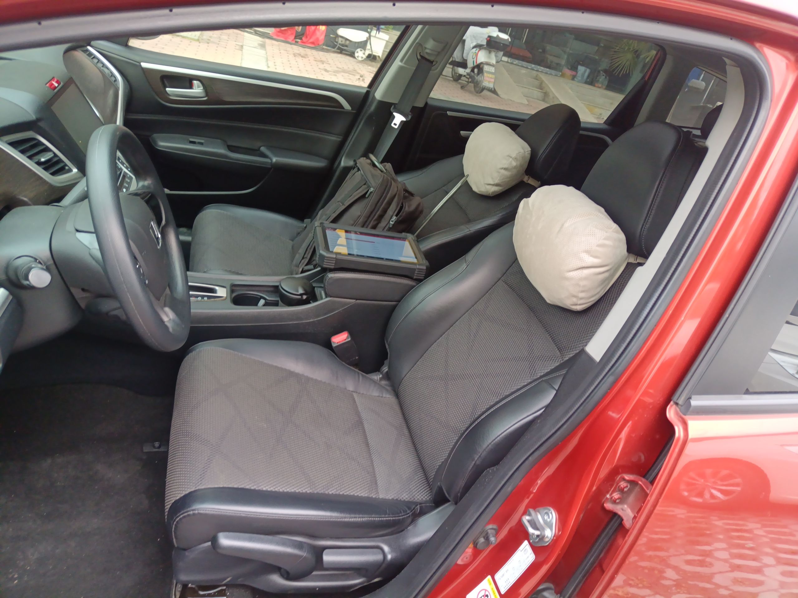 Переднее сиденье в автомобиле