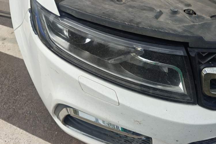 Used Zotye T600 2016 Sports Edition 1.5T Manual Luxury Model Right Front Headlight