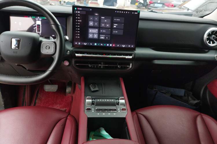 Used Tank 300 2025 2.0T Conqueror Audio And AC Panel