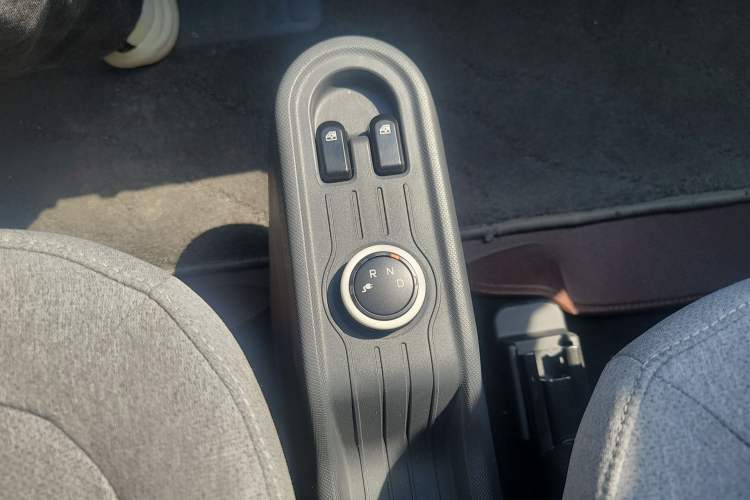 Used Wuling Hongguang MINIEV 2022 Macaron Premium Model – Lithium Iron Phosphate Gear Lever
